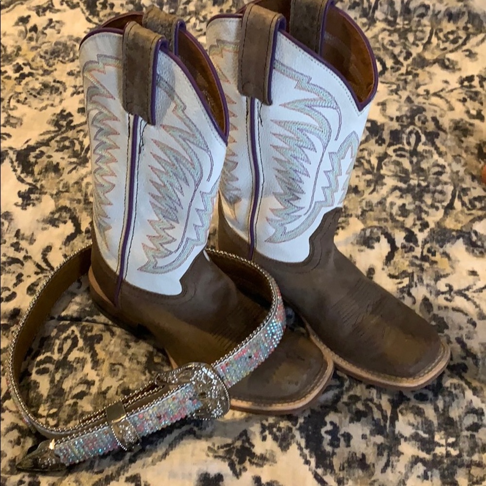 Size 13 cowgirl boots with matching belt
